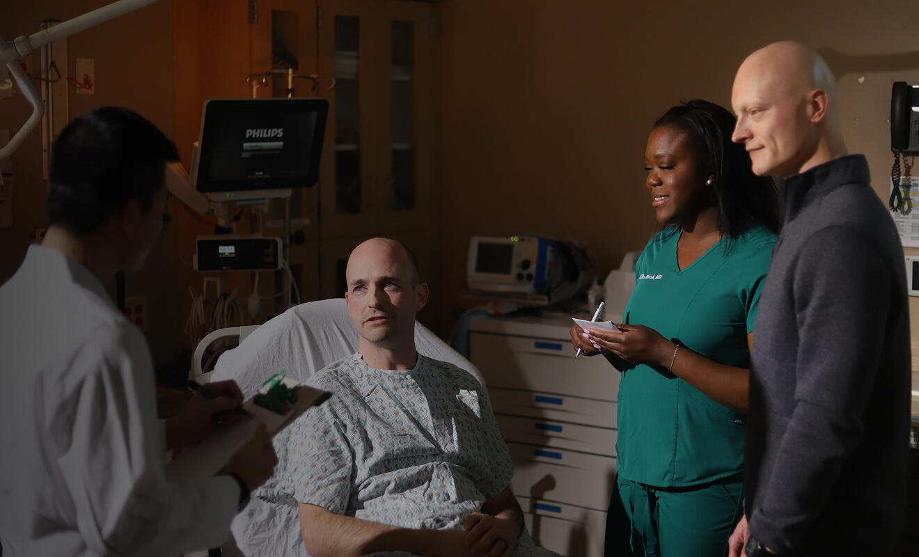 3 doctors talking to a patient