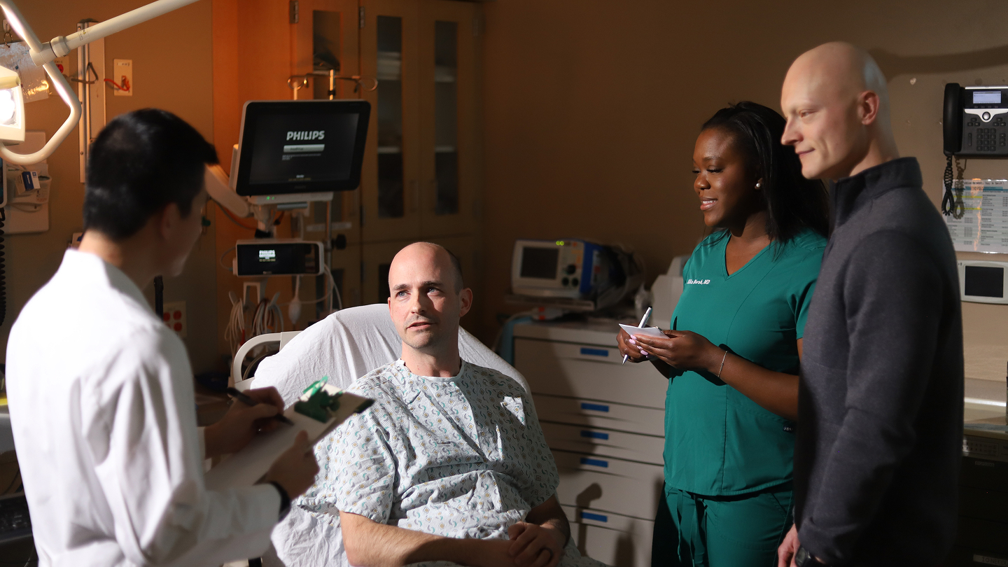 3 doctors talking to a patient